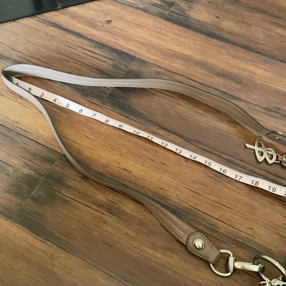 B.makowsky tan leather crossbody purse silver hardware multiple pockets - Picture 10 of 10